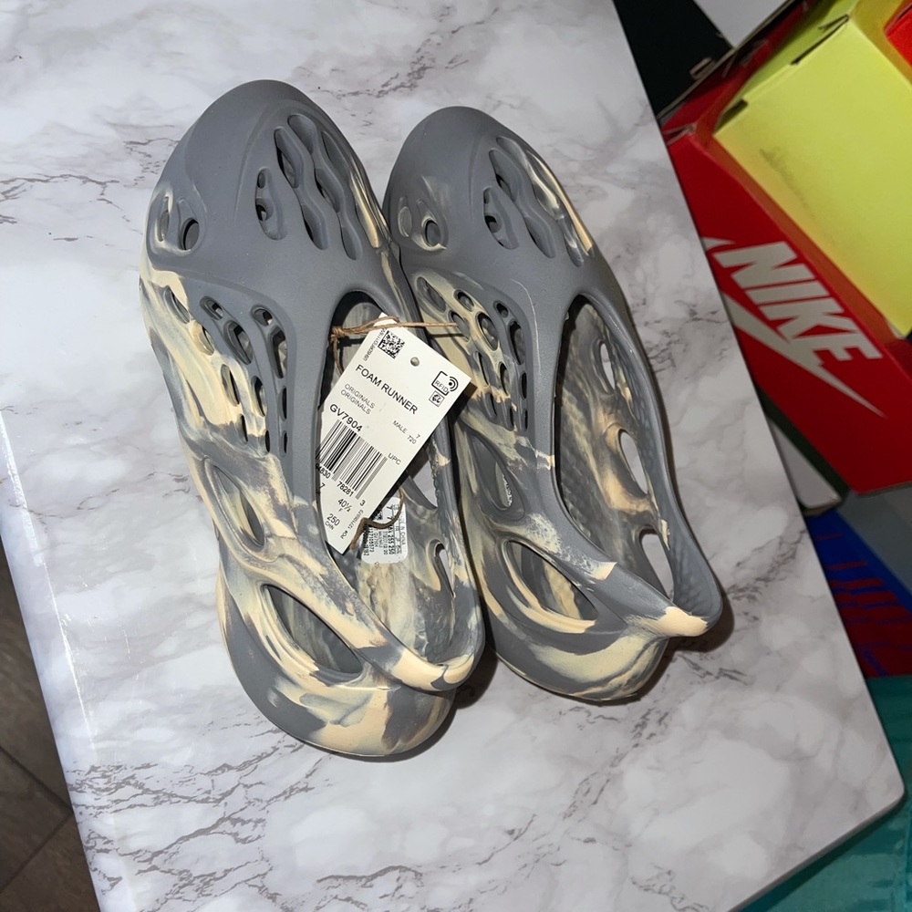 Yeezy foam runner moon grey size 7